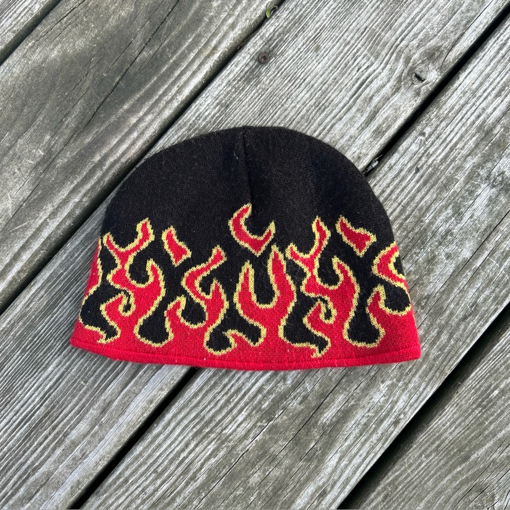 Flames Hat Beanie Fitted Mens M/L Black Red Knit Fire Graphic Acrylic Cuffless